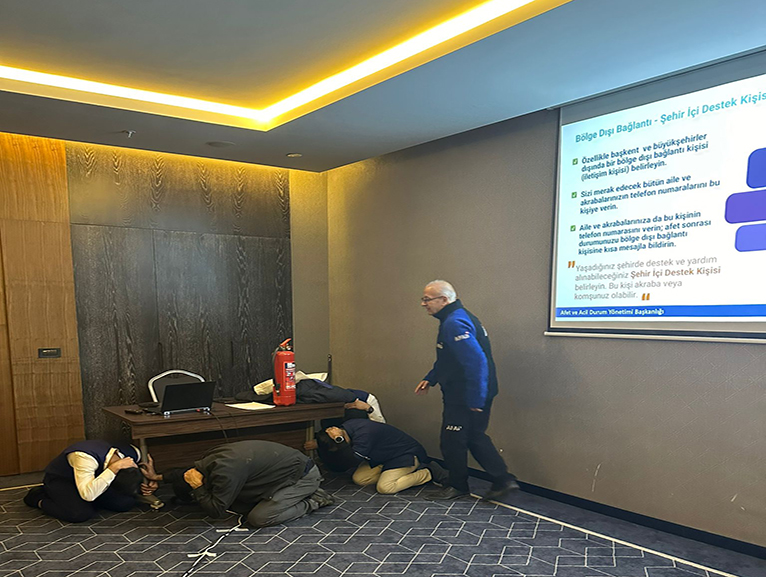 AFET FARKINDALI�INDA TUR�ZM SEKT�R�NE �OK �� D���YOR